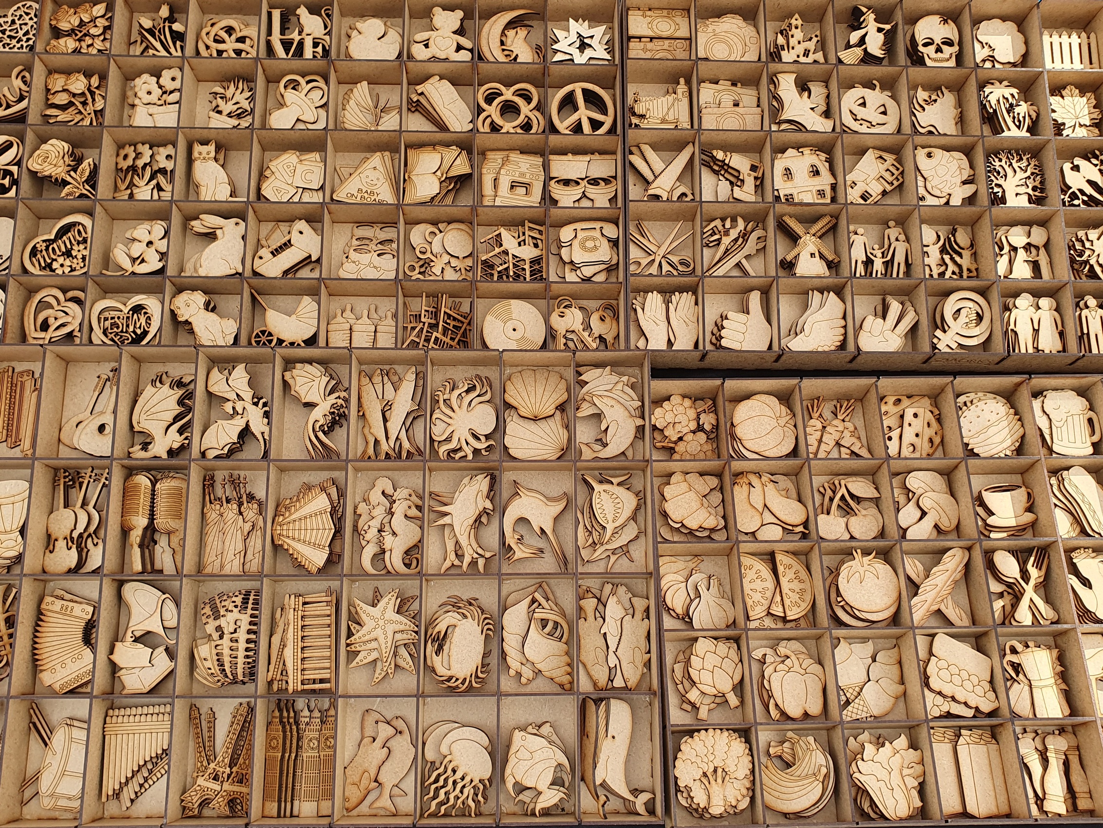 Miles de figuras en MDF. Para manualidades, juegos, decoración. Se diseñan y personalizan.